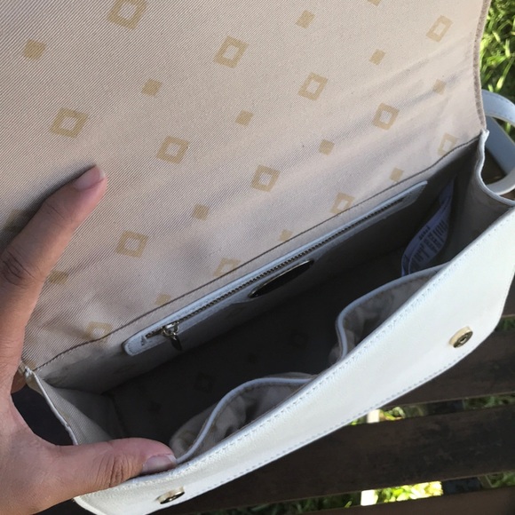 White purse - Picture 4 of 5